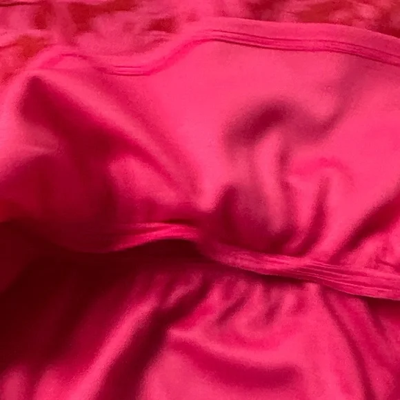 Sophia Vergara Red Floral V-Neck Peplum Top - Picture 6 of 7